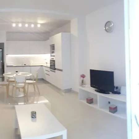 Ferries Apartment *