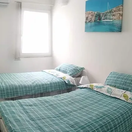 Ferries Apartment