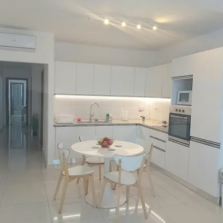 Ferries Apartament *